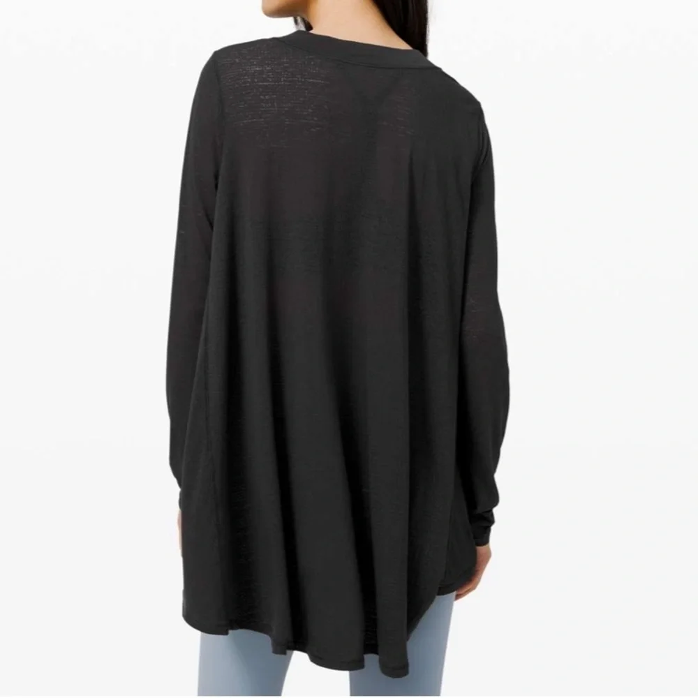 Lululemon Dare to Drape Long Sleeve in Black Size 8
